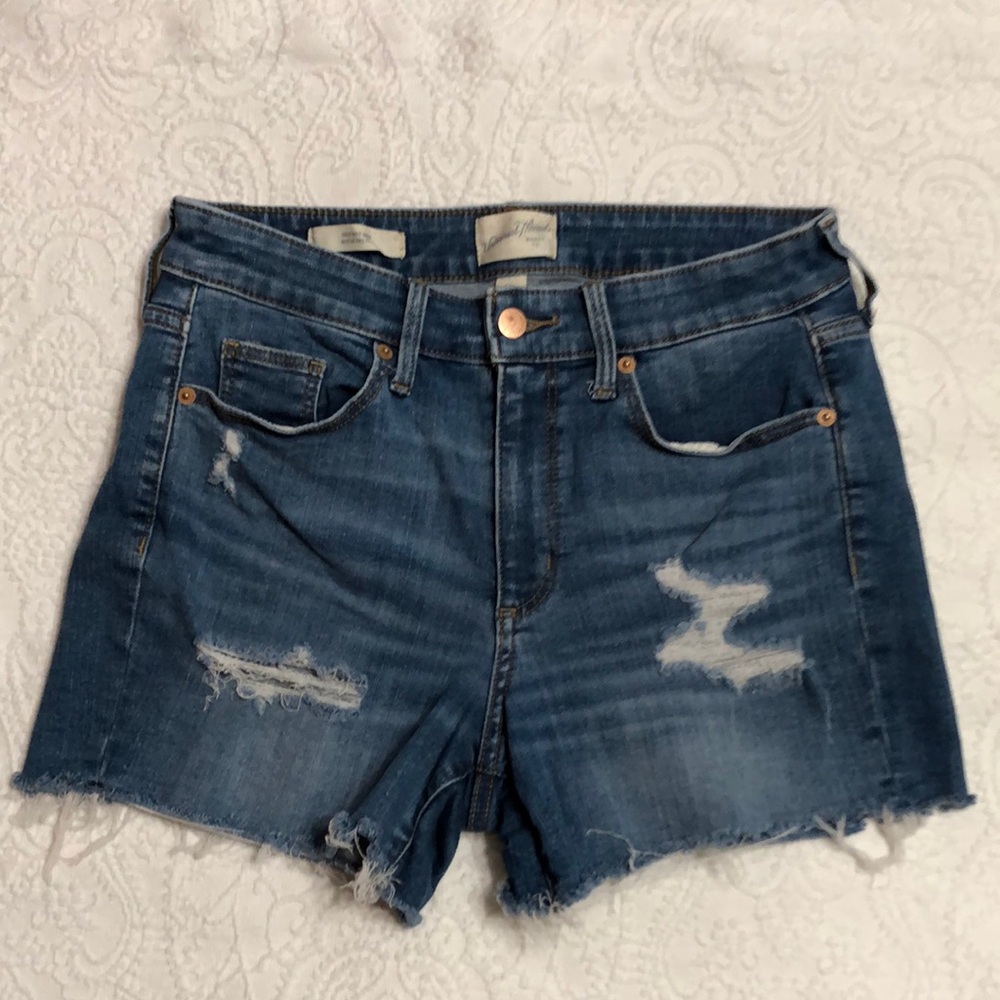 Universal Thread High Rise MIDI Shorts Size 6/28 Distressed Blue Jean Shorts